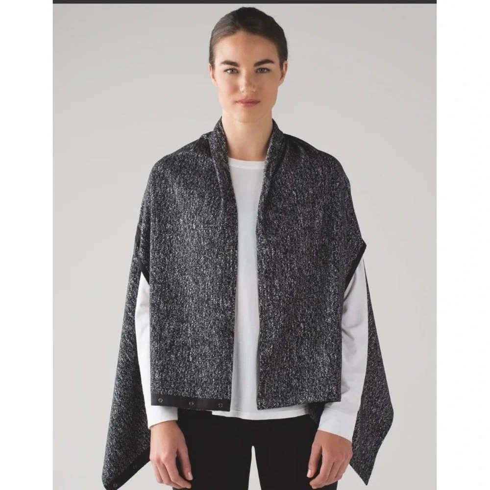 Lululemon Vinyasa Wrap Scarf‎ Cardigan Black White Space Dye Snap Convertible